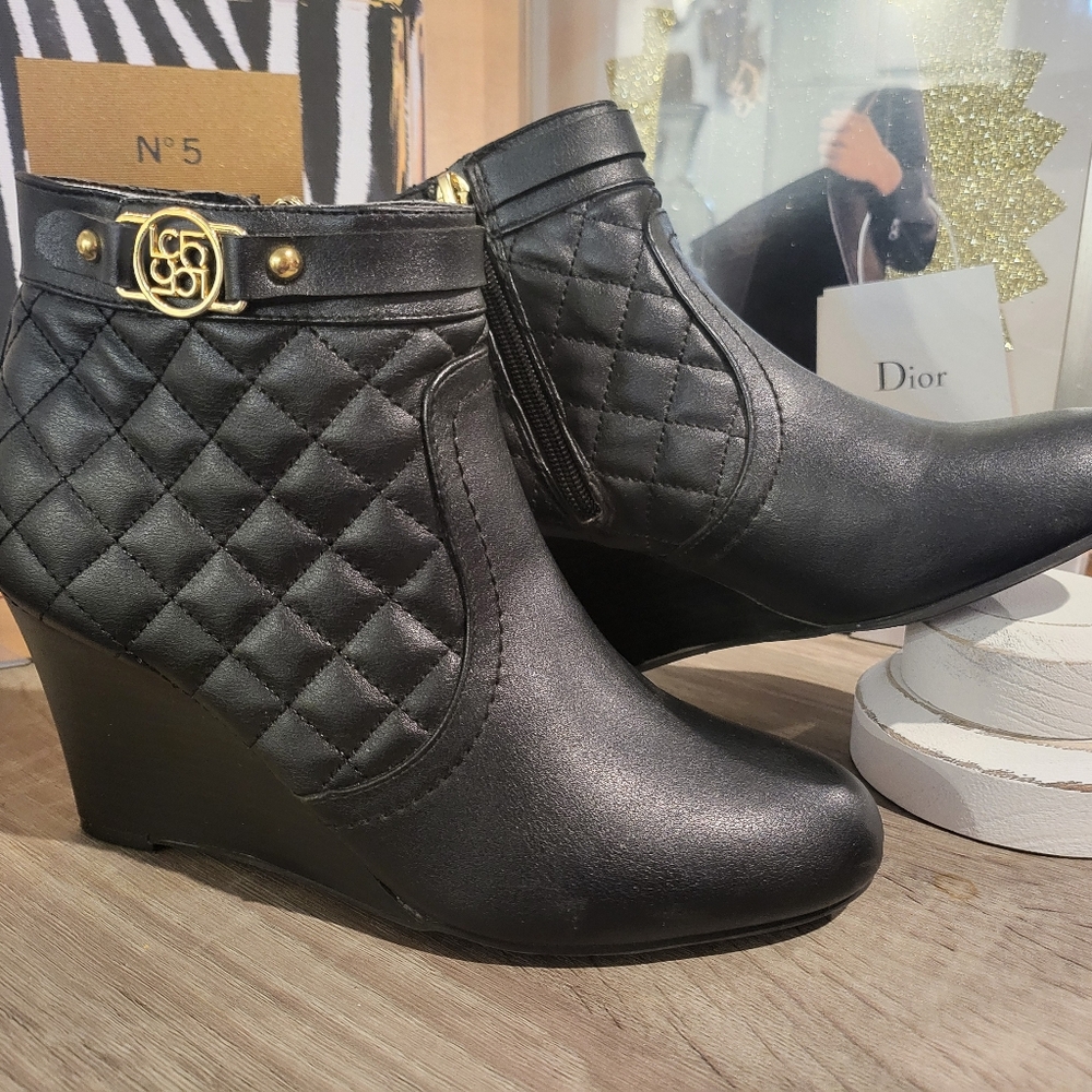 Liz Claiborn Black Quilted Ankle Boots